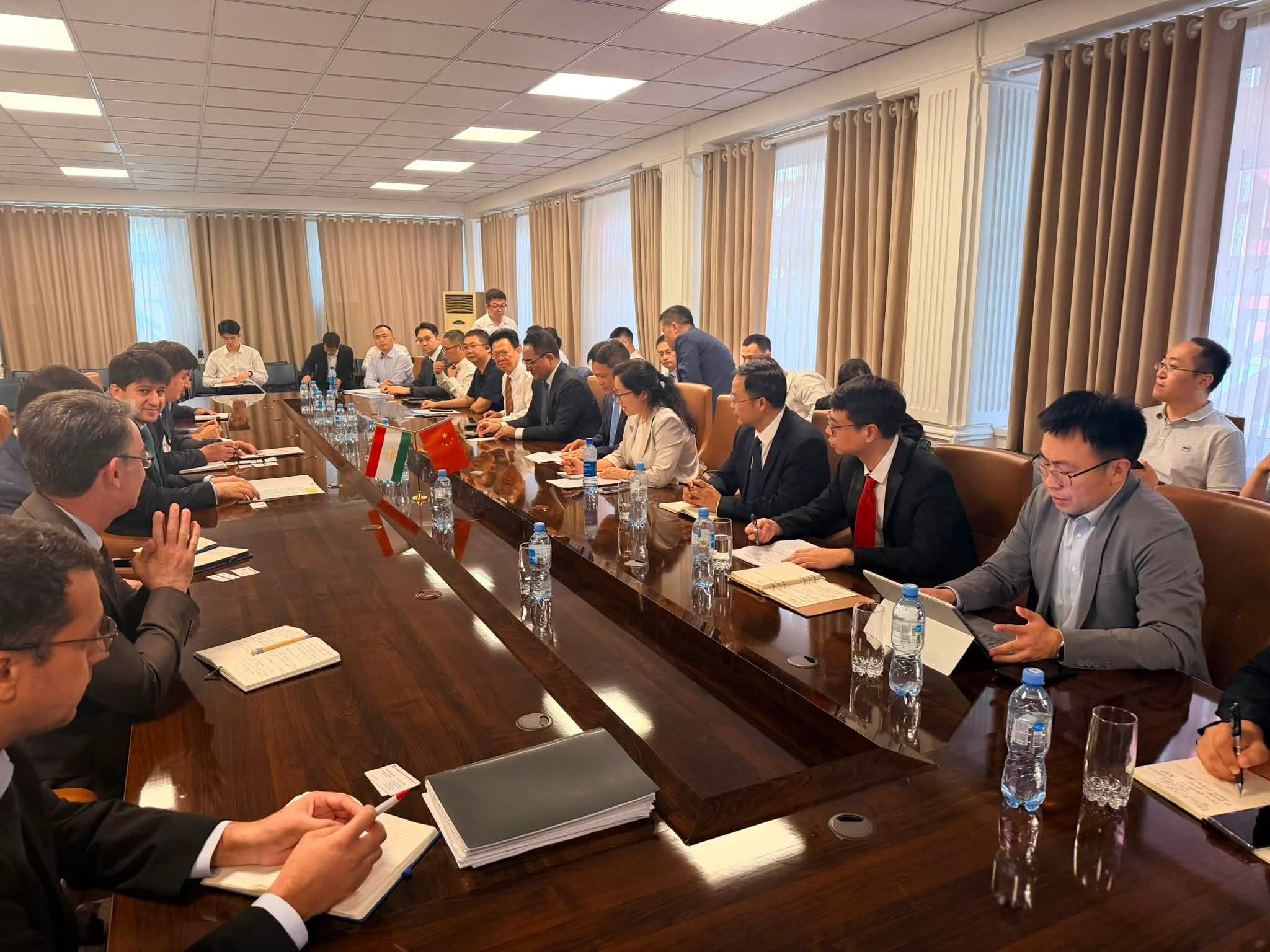 The Ministry of Industry and Trade of Tajikistan and the Chongqing delegation agreed to develop joint industrial projects.