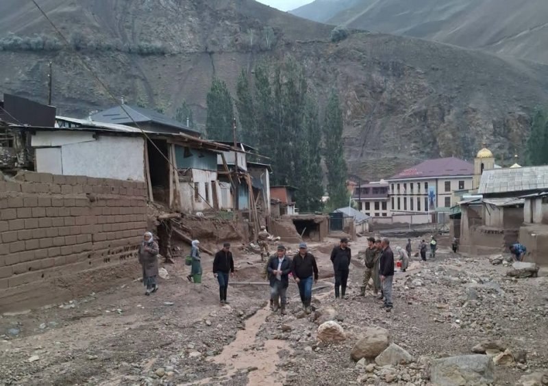 Mudflows in the Aininsky District damaged houses, roads, and public facilities.