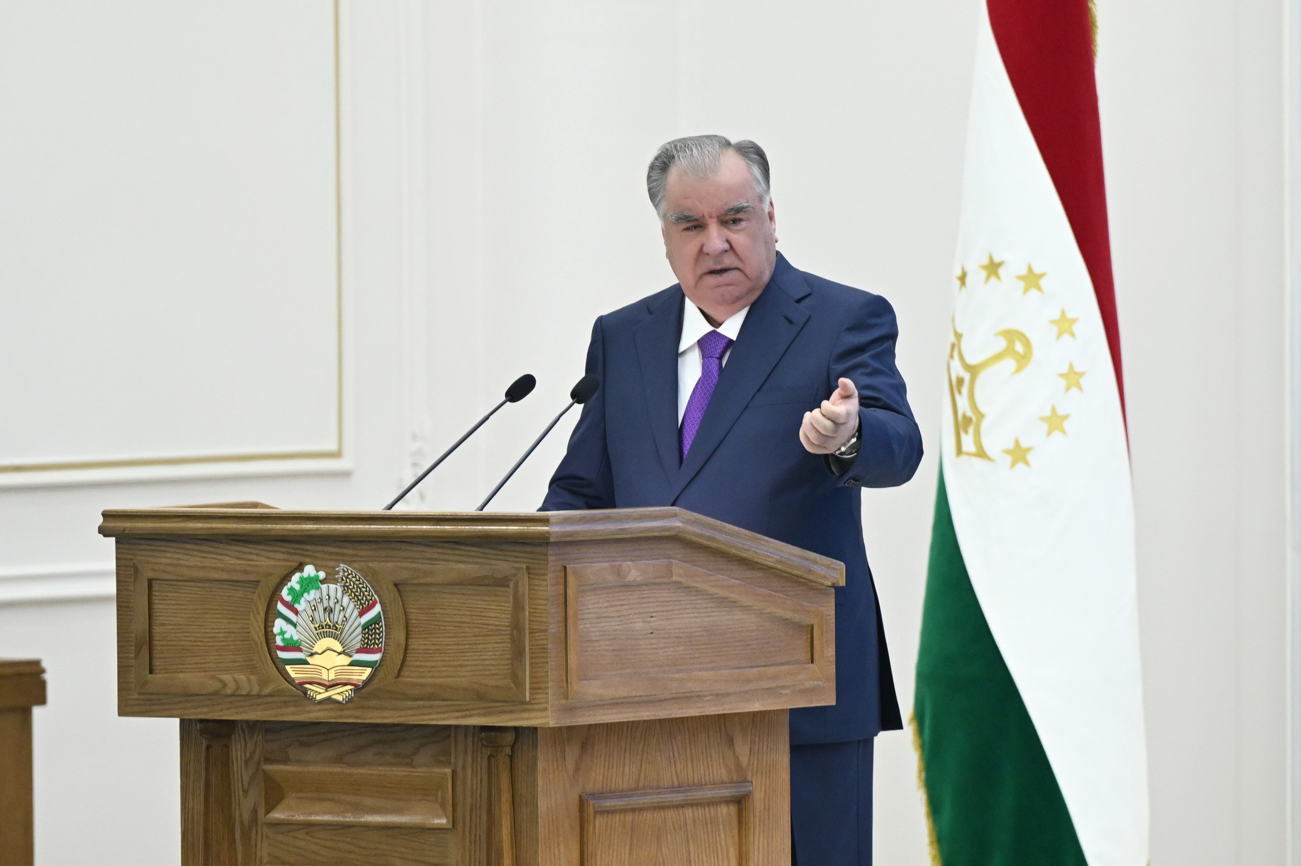Emomali Rahmon stated that most of the Justice Ministry's services remain unavailable online.
